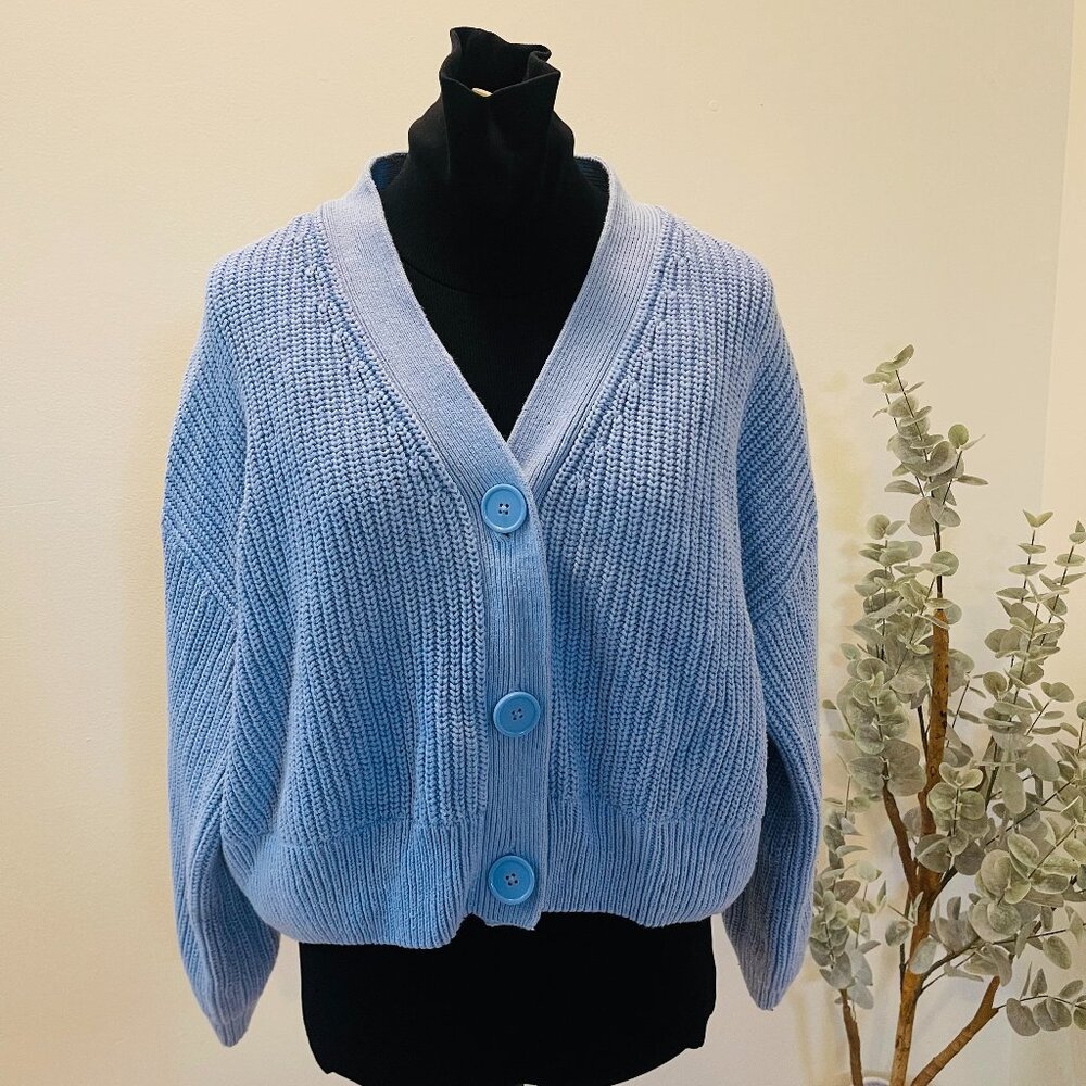 Cozy H&M Light Blue Women's 3-Button Sweater Size Medium